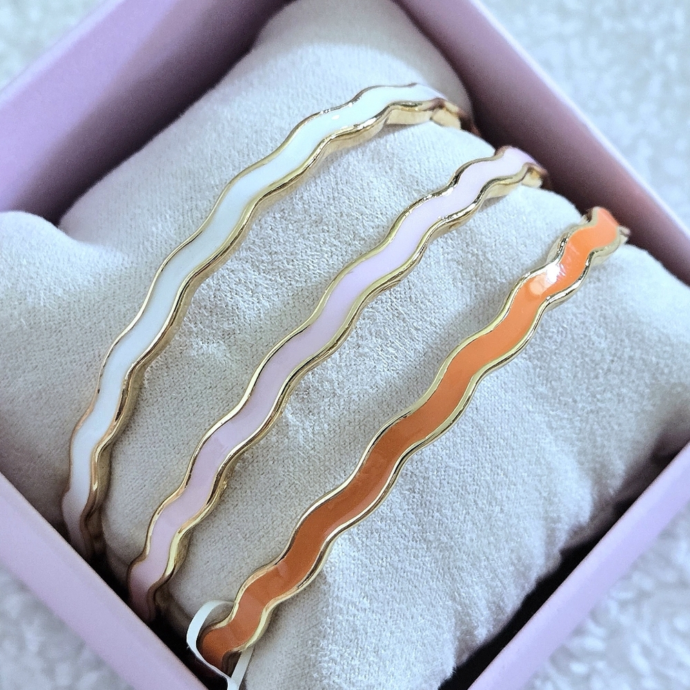 House🏠 of Harlow 1960 Set of Three3️⃣, Thin, Wavy🌊, Enamel, Bangle Bracelets - Picture 12 of 15